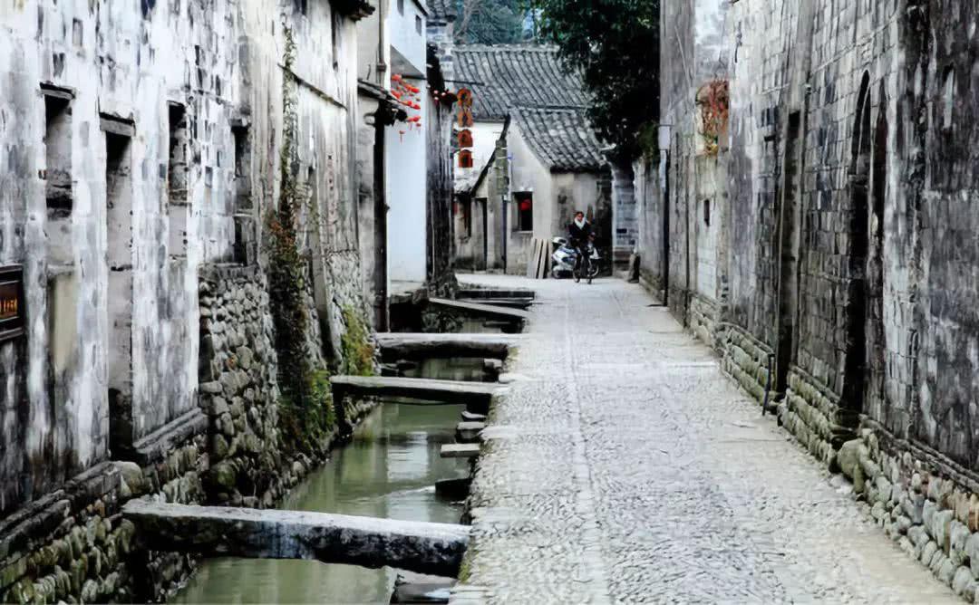 地坝围栏应用范围广泛